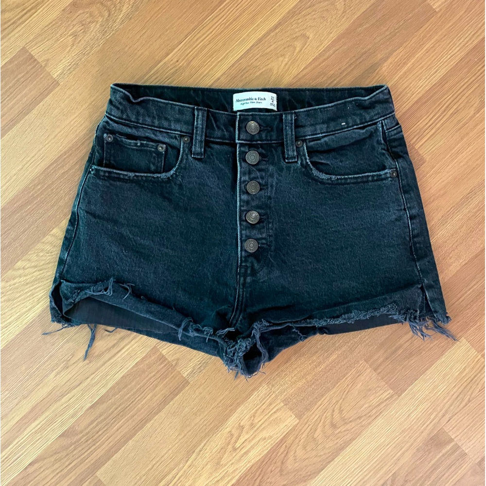 Abercrombie & Fitch - High Rise Mom Shorts - Button closure - Black Wash